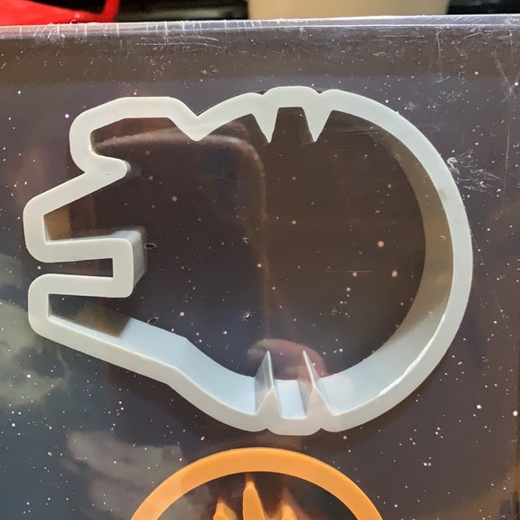 The Star Wars Cookbook - with 2 Cutters - Picture 4 of 8